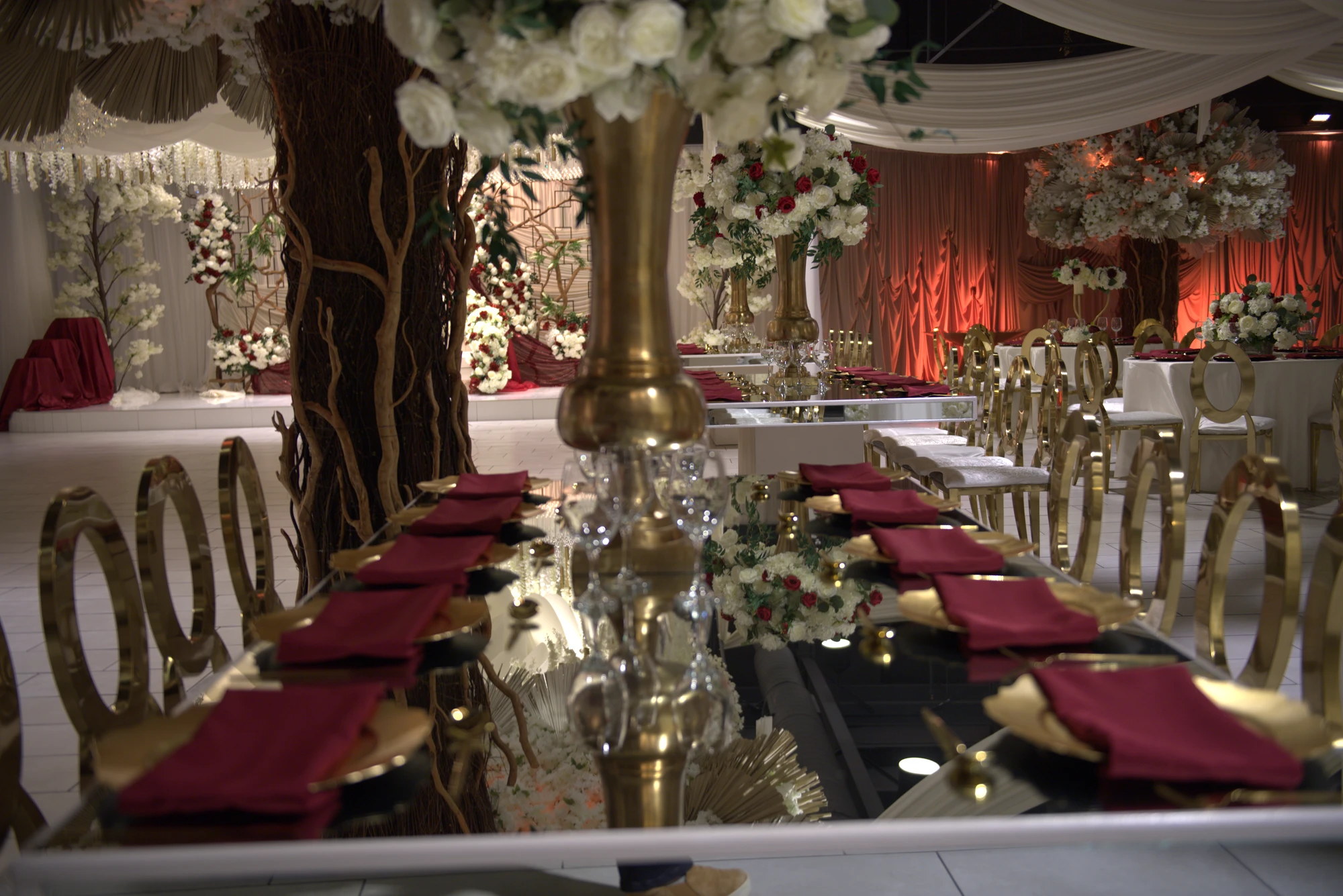 La Bella Luna Venue arch